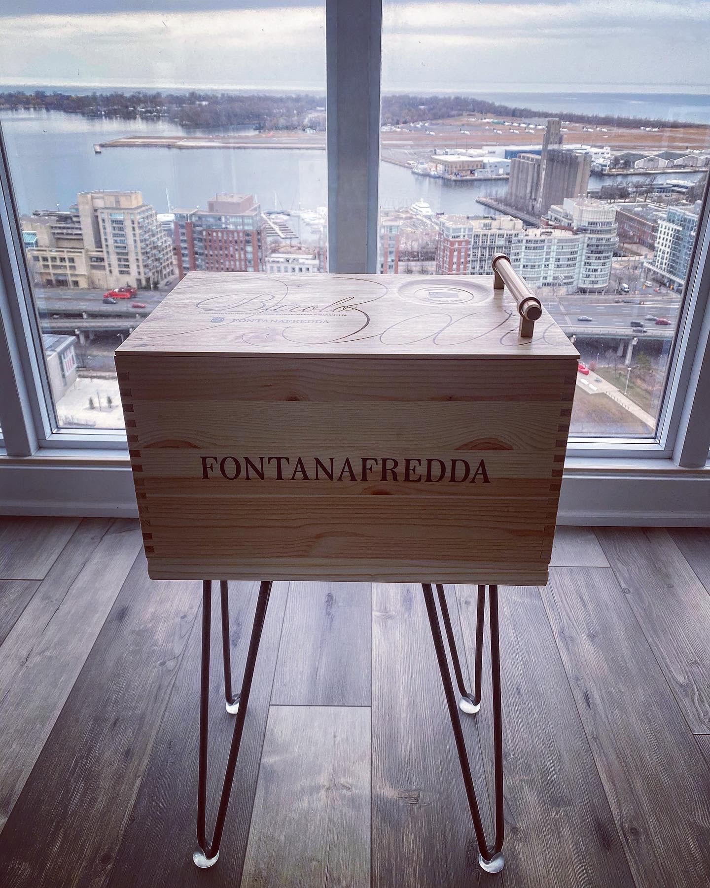 11687A1 2010 Fontanafredda Riserva Barolo Sidetable