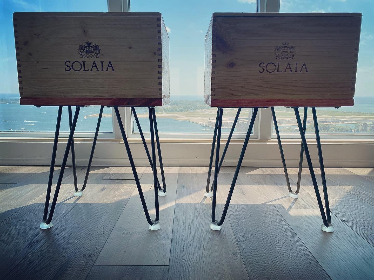 17349A1 2008 Solaia Cabernet Sauvignon Blend Sidetable